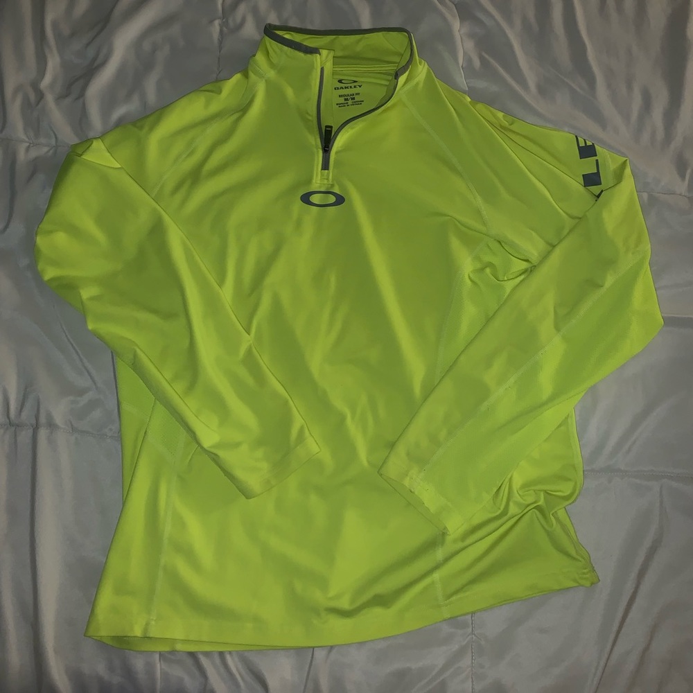Men’s Oakley running pullover